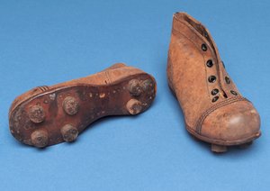 一双童鞋，尺码7，1920年代（皮革） 作者 英语学校