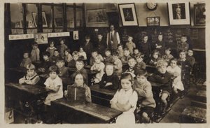 教室里的小学生（黑白照片） 作者 英语学校