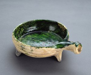 绿釉和中空手柄（陶器）的煎锅 作者 英语学校
