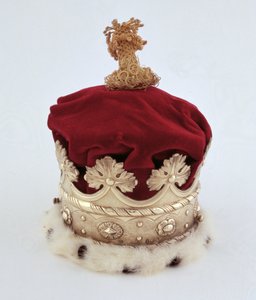Norfolks Coronet公爵夫人（银色镀金，天鹅绒和貂） 作者 英语学校
