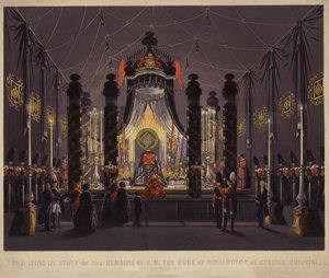 1852年11月，威灵顿公爵的遗体在切尔西医院安放（彩色雕刻）。 作者 英语学校