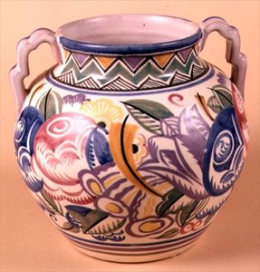 卡特-斯塔布勒和亚当斯的花瓶，约1930年（陶瓷）。 作者 英语学校