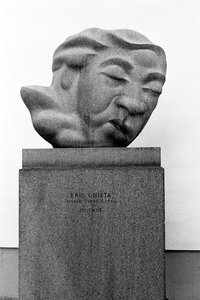 埃里克-格尼斯塔的雕塑 "Molnet"，格里普肖尔姆城堡，瑞典斯德哥尔摩附近 作者 埃里克·格尼斯塔