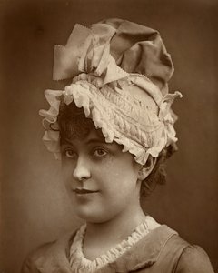 杰拉尔丁·乌尔玛（Geraldine Ulmar），美国歌手和女演员，1887年