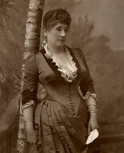 1888年，英国女演员兼剧院经理约翰·伍德夫人。