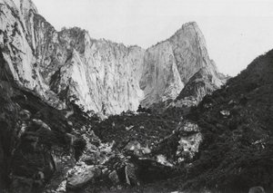 华山、神溪、五峰山之筒、中峰和西峰（黑白照片） 作者 恩斯特·波尔施曼