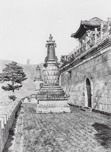 热河，普洛寺，池里，普洛寺喇嘛庙内的露台（黑白照片）