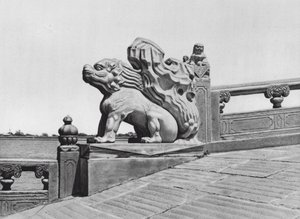 北京，万寿山，池里，颐和园桥端（黑白照片） 作者 恩斯特·波尔施曼