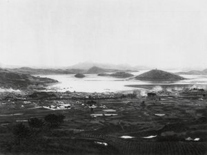 福建三都澳，三都澳镇和港口（黑白照片）