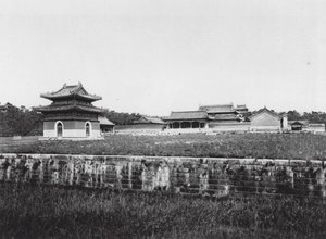 池里西陵，一座墓庙（黑白照片） 作者 恩斯特·波尔施曼