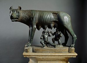 卡皮托林狼，源自伊特鲁里亚的雕塑，可追溯至公元前500年（青铜）。 作者 伊特鲁里亚语
