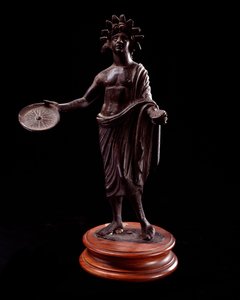 伊特鲁里亚艺术（Etruscan Art）：““献祭的女人””公元前2世纪的青铜雕像 作者 伊特鲁里亚语
