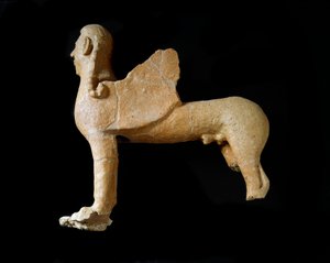 伊特鲁里亚文明：兵马俑狮身人面像。公元前550-530年。来自穆尔洛第二宫。Depositi Soprintendenza Archeologica del 