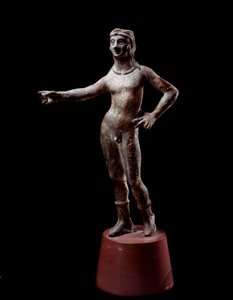 伊特鲁里亚文明：““卡尔桑设计的神灵””青铜雕塑，公元前3世纪，意大利科尔托纳，昏暗30厘米 作者 伊特鲁里亚语