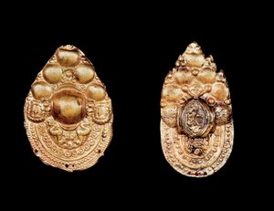 Etruscan jewellery: gold earring.