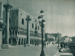 总督宫的主要正面与里瓦·德利·斯基亚沃尼（Riva degli Schiavoni），意大利威尼斯，1927年 作者 尤金·波普尔