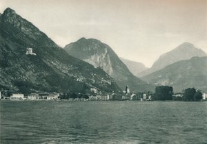 来自意大利加尔达湖的里瓦德尔加尔达（Riva del Garda），1927年 作者 尤金·波普尔