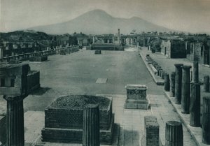 1927年意大利庞贝古城与维苏威火山在远处的论坛视图 作者 尤金·波普尔