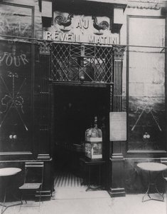 AuRéveilMatin，rue Amelot，巴黎第11区 作者 欧仁·阿格特