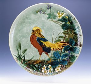 大型Emile Diffloth釉面陶器充电器，描绘了锦鸡， 作者 欧仁·卡里尔（EugèneCarrière）