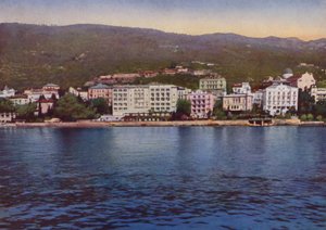 Abbazia, now Opatija in Croatia: Panorama dal mare con vedta della Pensione Breiner, Hotel Residenz, Hotel Savoy e Villa Jeanette (photo) 作者 欧洲摄影师