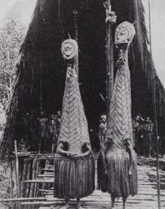 Taboo goblins in New Guinea (b/w photo) 作者 欧洲摄影师