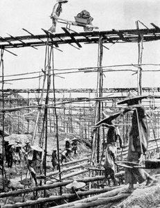 世界上最富有的锡区的原始方法，中国太平，1936年。 作者 尤因加洛韦