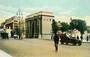大理石拱门，约建于1900年代。 作者 艾尔（Eyre）和Spottiswoode
