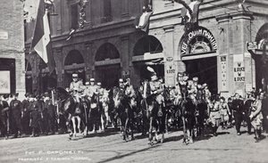 Album "Duce": Benito Mussolini on horseback parading through the streets of Ferrara (b/w photo) 作者 F. Caponetti