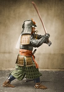 约 1860 年，身着盔甲、手持长剑的武士（蛋白照片）