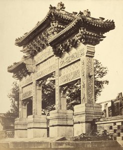 在北京附近的喇嘛庙拱 作者 菲利斯·比托（Felice Beato）