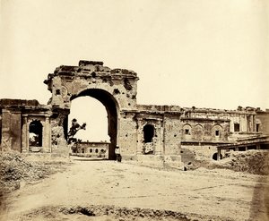 通往住宅的门户，勒克瑙，1858年 作者 菲利斯·比托（Felice Beato）