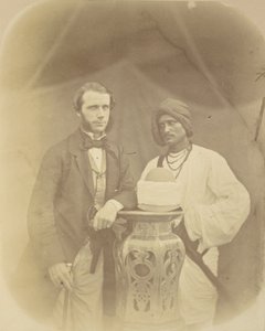 JD Forsyth，Esq。，CS Sec。，Oude的总司令和他的印度仆人的肖像 作者 菲利斯·比托（Felice Beato）