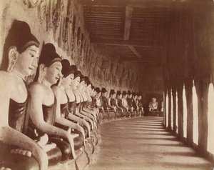 实皆神庙中的四十九个高塔玛 作者 菲利斯·比托（Felice Beato）