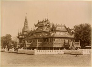 19世纪晚期缅甸曼德勒宫殿中的Nan-U Human-Se，Shwe-Kyaung（蛋白印刷品） 作者 菲利斯·比托（Felice Beato）