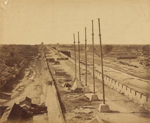 1860年8月21日由英法联军占领的安天门（Antin Gate）的墙顶 作者 菲利斯·比托（Felice Beato）