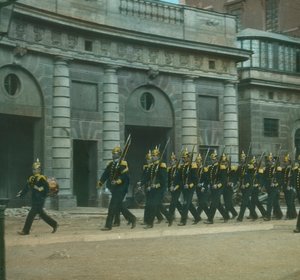 瑞典斯德哥尔摩皇宫的卫兵换岗，19世纪末至20世纪初。