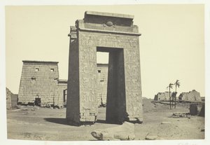 雕塑门，卡纳克，1857年。 作者 弗朗西斯·弗里斯