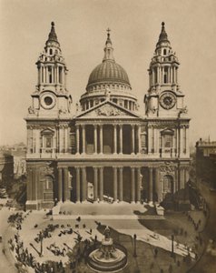 雷恩（Wren）在老圣保罗（St Pauls）遗址上建造的伟大教堂，建于1935年。