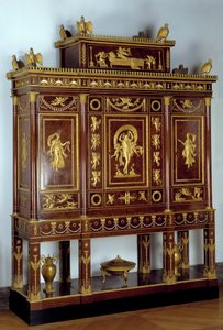 家具：Impress Josephine de Beauharnais (Marie-Joseph-Rose de Tascher de la Pagerie) (Marie-Joseph-Rose de Tascher de la Pagerie) 的珠宝柜（1763-1814 年）由木头制成，金色青铜由 Francois Jacob-Desmalter（1770-1841 年）1809 年巴黎卢浮宫博物馆