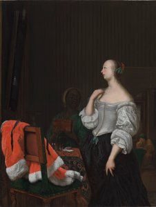 站在镜子前的女人