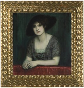 戴深色帽子的玛丽，约1916年。