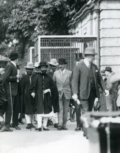 Peter Chalmers Mitchell爵士，埃塞俄比亚摄政王Haile Selassie及其随行人员，伦敦动物园，1924年 作者 弗雷德里克·威廉·邦德
