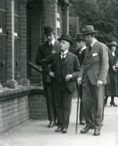 意大利国王维克托·伊曼纽尔三世于1924年访问伦敦动物园 作者 弗雷德里克·威廉·邦德
