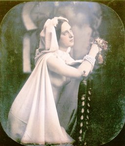 一个女人跪在椅子上祈祷，1850年（手工立体daguerreotype）
