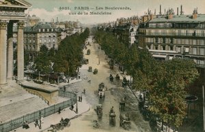 从Boulevard de la Madeleine看到的巴黎林荫大道。明信片于1913年寄出。 作者 法国摄影师