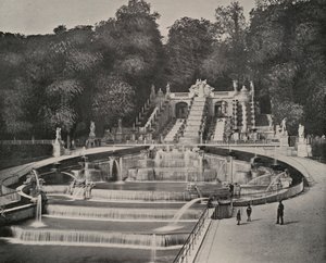 Cascade in the Park of St Cloud (b/w photo) 作者 法国摄影师