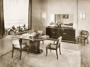 饭厅，来自Ensembles Mobiliers, pub.1937. 作者 法国摄影师