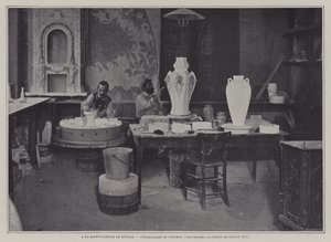 Enamelling by brush at the Sevres porcelain factory, France (b/w photo) 作者 法国摄影师