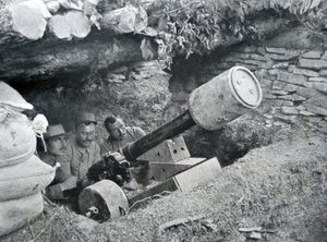 1915年，法国用48发射地雷 作者 法国摄影师